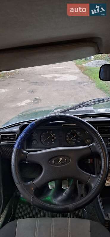 Седан ВАЗ / Lada 2107 1996 в Днепре
