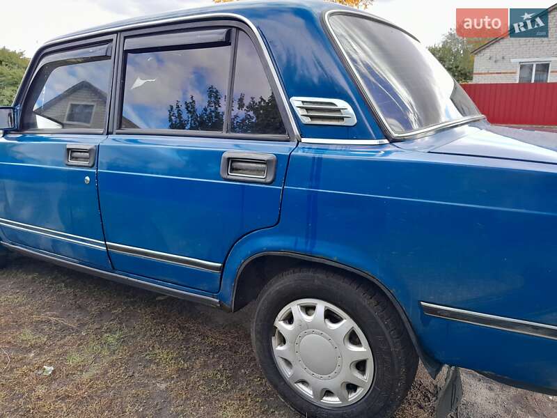 Седан ВАЗ / Lada 2107 1991 в Ромнах