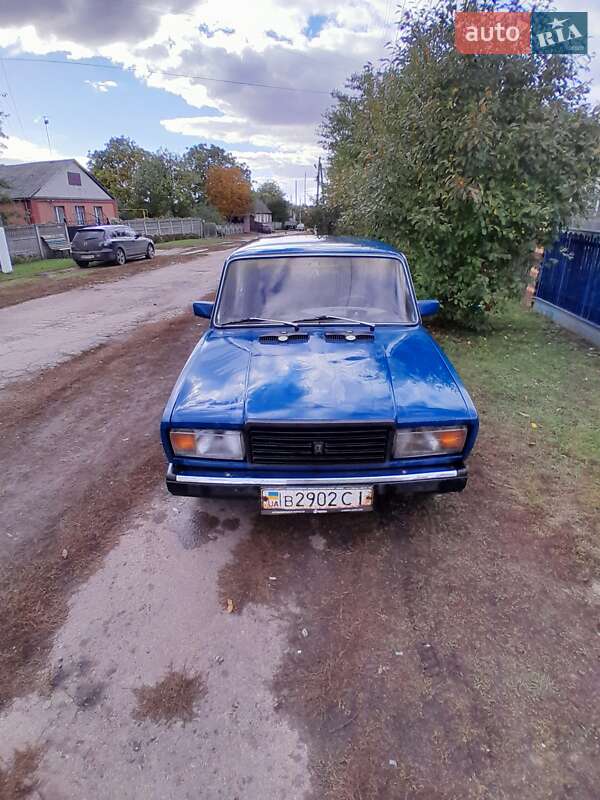 Седан ВАЗ / Lada 2107 1991 в Ромнах