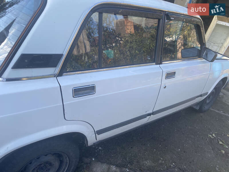 Седан ВАЗ / Lada 2107 1998 в Виннице