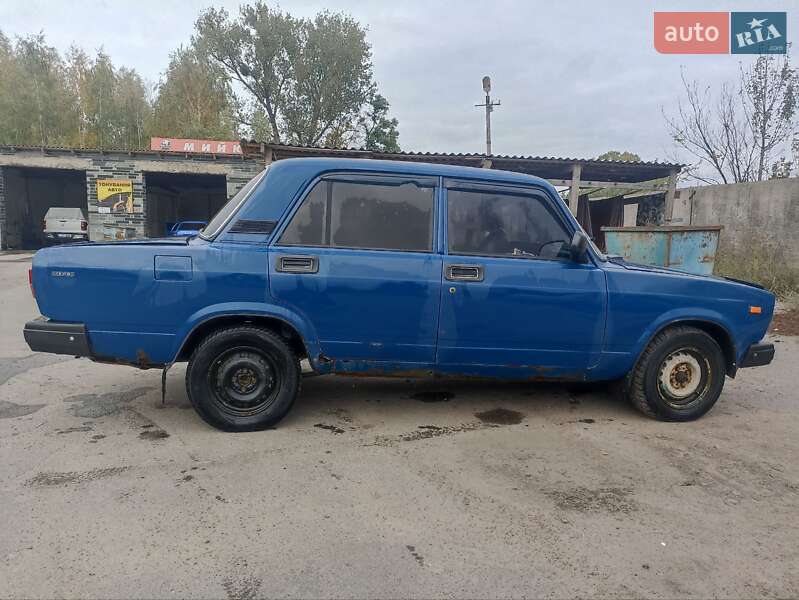 Седан ВАЗ / Lada 2107 2004 в Черняхові