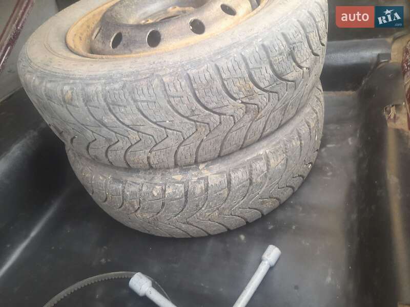 Седан ВАЗ / Lada 2107 2002 в Чернівцях