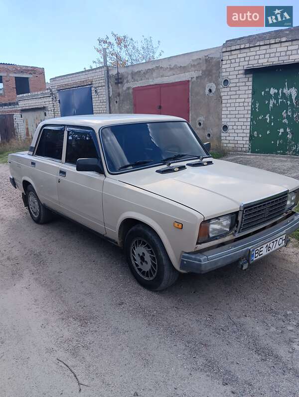 Седан ВАЗ / Lada 2107 1995 в Очакове