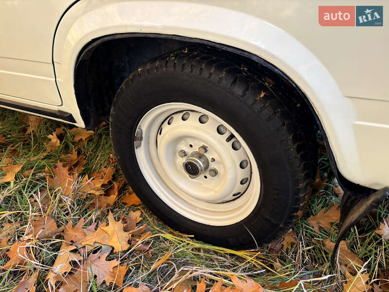 Седан ВАЗ / Lada 2107 2000 в Чернігові