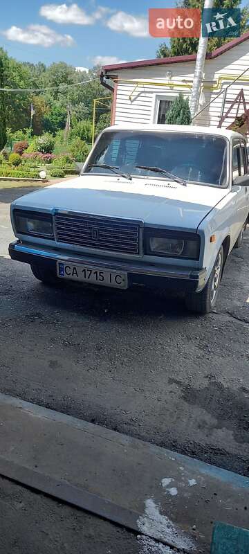 Седан ВАЗ / Lada 2107 2003 в Киеве