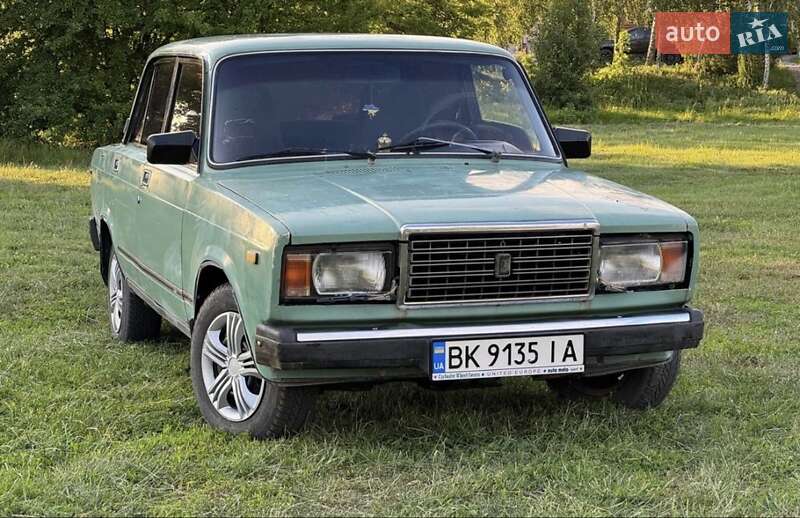 Седан ВАЗ / Lada 2107 1989 в Ровно