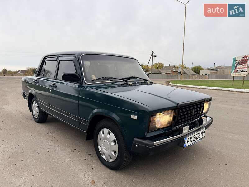 Седан ВАЗ / Lada 2107 2005 в Краснограде