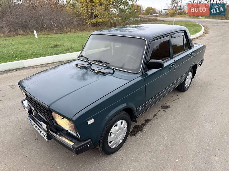 Седан ВАЗ / Lada 2107 2005 в Краснограде