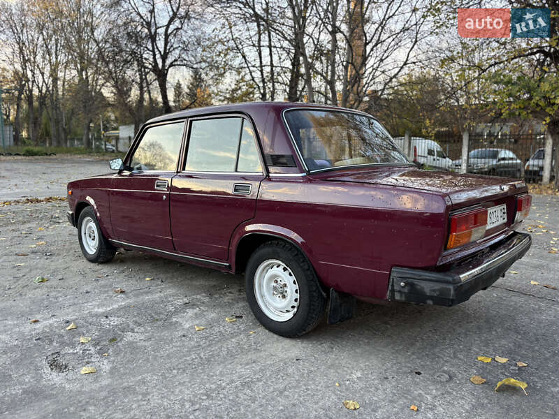 Седан ВАЗ / Lada 2107 2005 в Каменец-Подольском