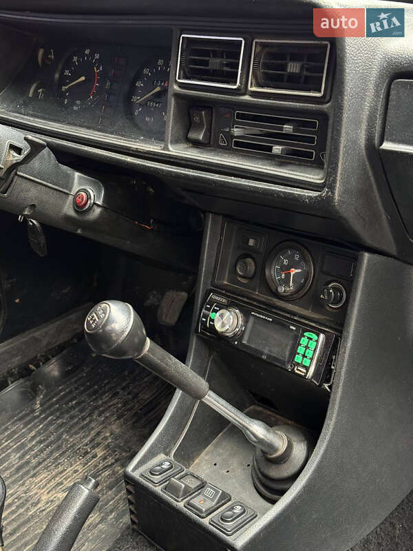 Седан ВАЗ / Lada 2107 1993 в Киеве