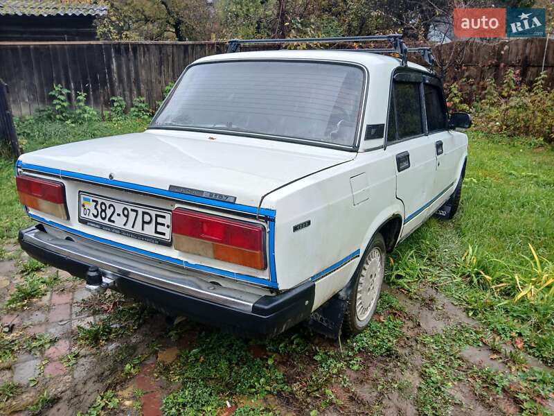 Седан ВАЗ / Lada 2107 1990 в Тячеве