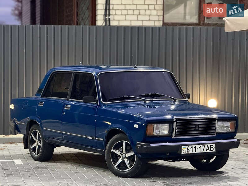 Седан ВАЗ / Lada 2107 2004 в Новомосковске фото 2 Седан ВАЗ / Lada 2107 2004 в Новомосковске