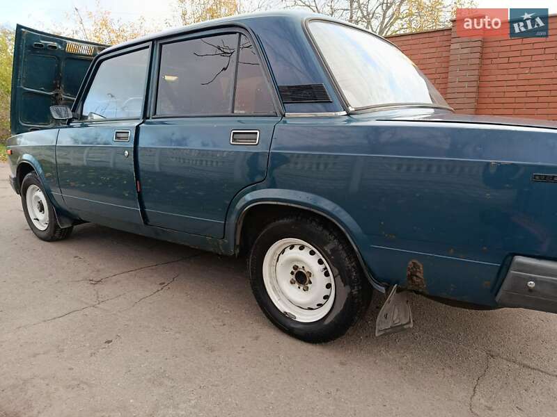Седан ВАЗ / Lada 2107 1999 в Золотоноше