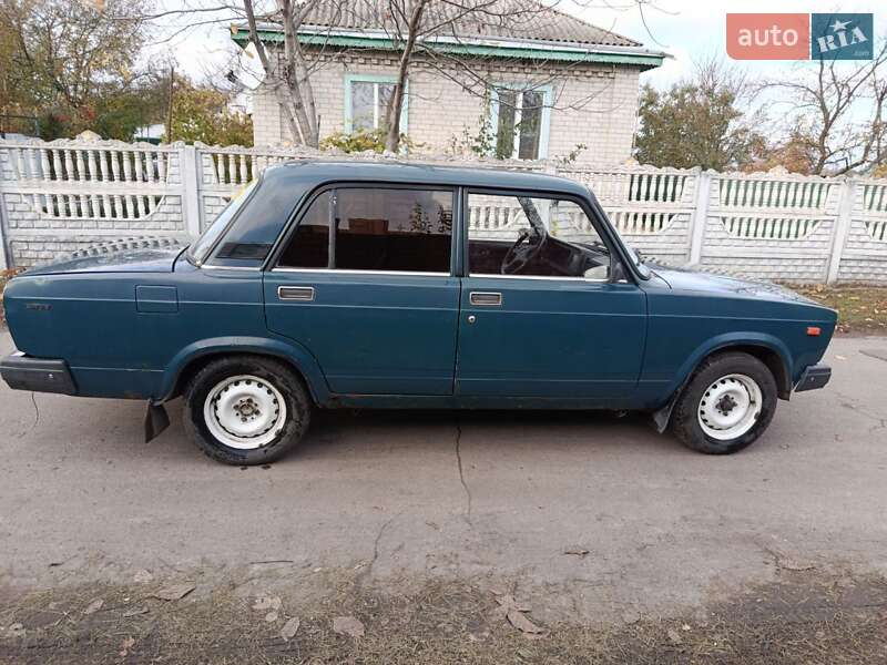 Седан ВАЗ / Lada 2107 1999 в Золотоноше