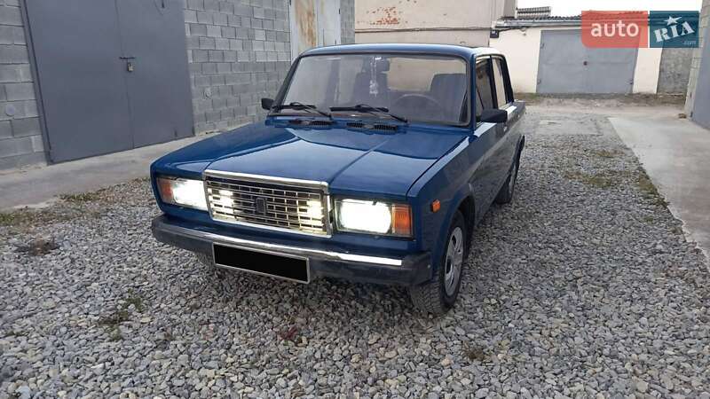 Седан ВАЗ / Lada 2107 2002 в Чорткове