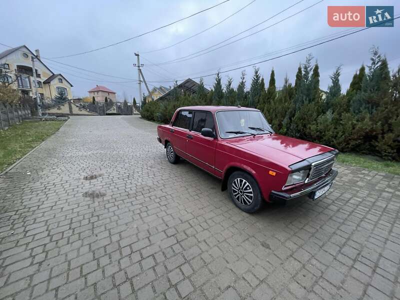 Седан ВАЗ / Lada 2107 1995 в Чернівцях