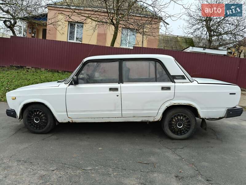 Седан ВАЗ / Lada 2107 1992 в Лысянке