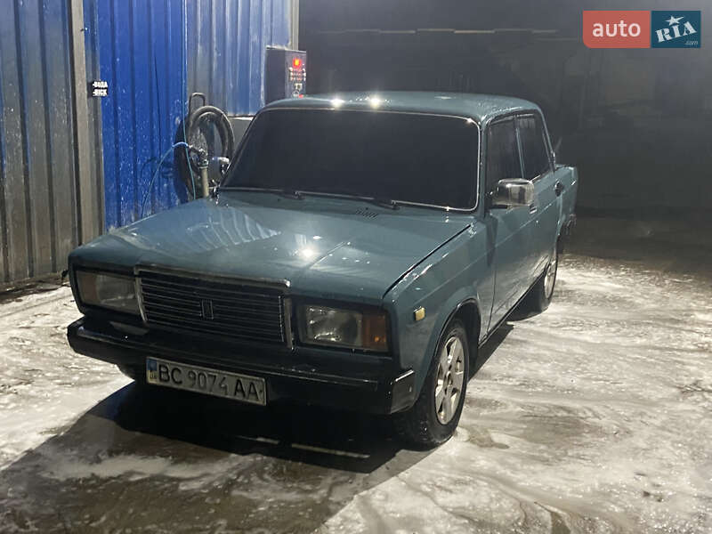 Седан ВАЗ / Lada 2107 2004 в Львове