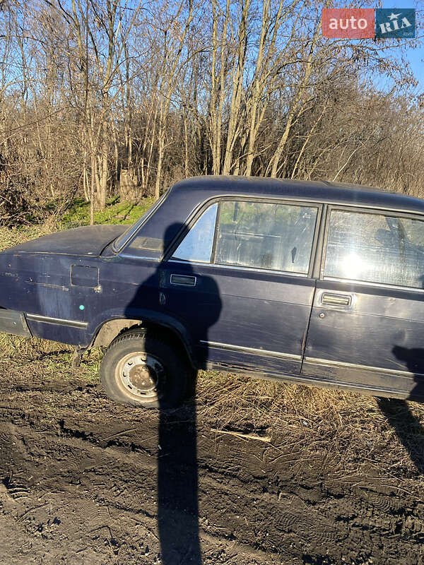 Седан ВАЗ / Lada 2107 1989 в Окнах