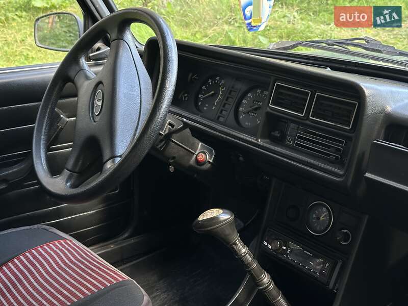 Седан ВАЗ / Lada 2107 2002 в Кременце