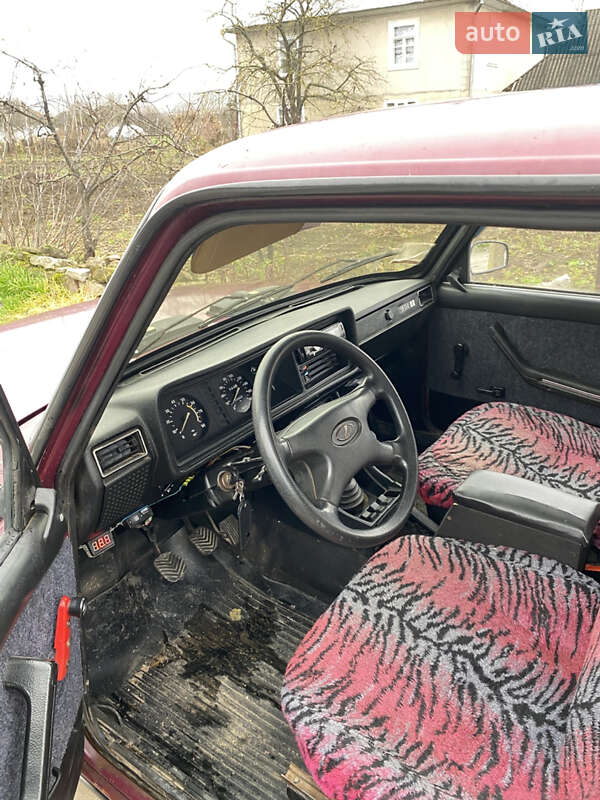 Седан ВАЗ / Lada 2107 2002 в Могилев-Подольске