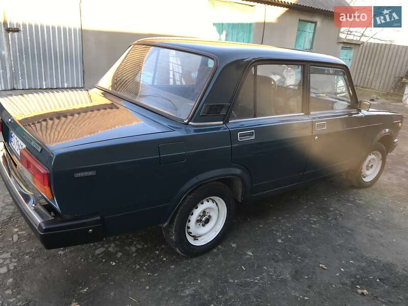 Седан ВАЗ / Lada 2107 2002 в Почаеве