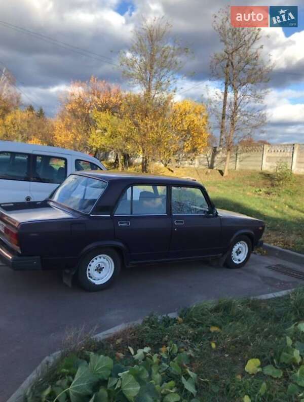 Седан ВАЗ / Lada 2107 2004 в Овруче