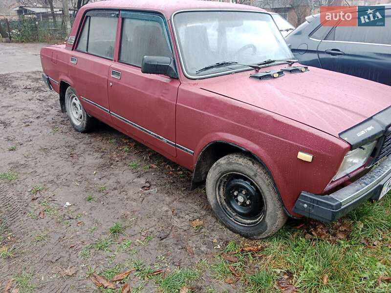 Седан ВАЗ / Lada 2107 2003 в Ромнах