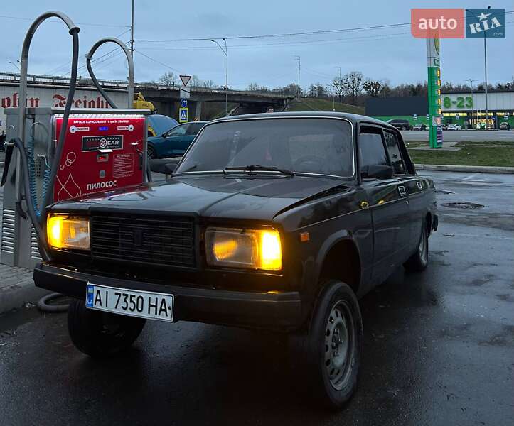 Седан ВАЗ / Lada 2107 2001 в Киеве