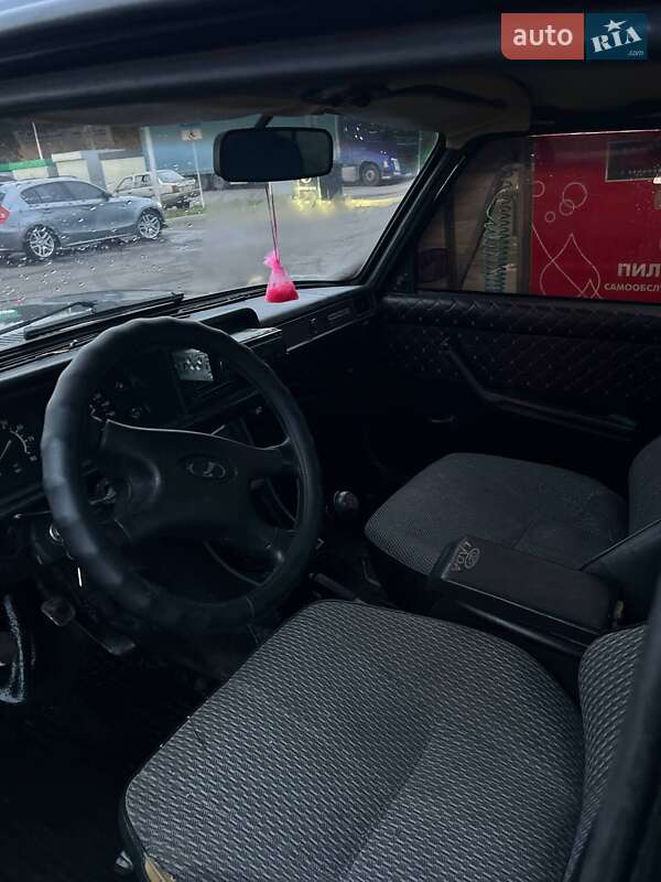 Седан ВАЗ / Lada 2107 2001 в Киеве