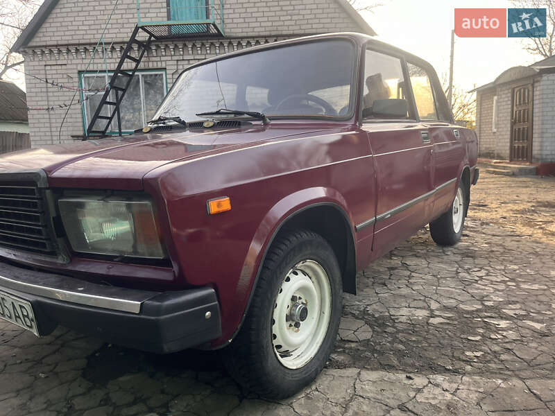 Седан ВАЗ / Lada 2107 2002 в Першотравенске