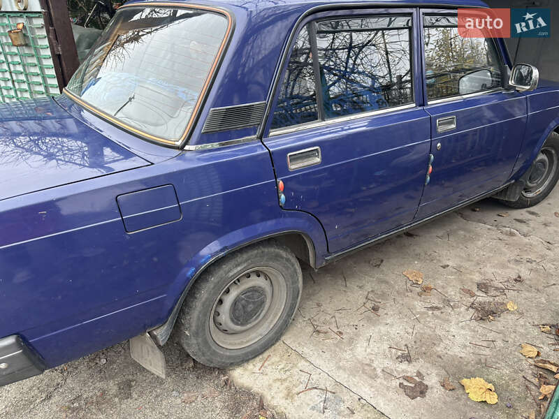 Седан ВАЗ / Lada 2107 1998 в Горишних Плавнях