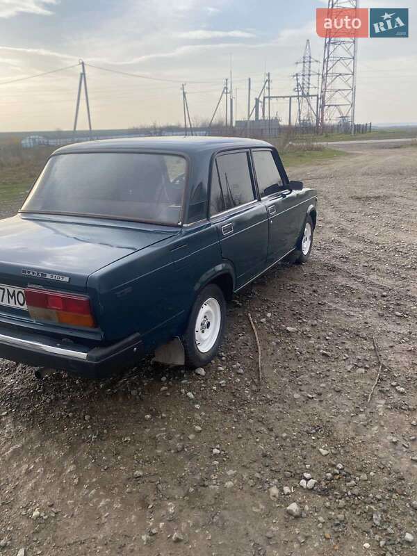 Седан ВАЗ / Lada 2107 2002 в Борщеве