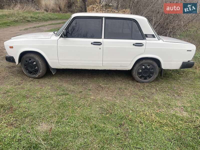 Седан ВАЗ / Lada 2107 1999 в Ямполе
