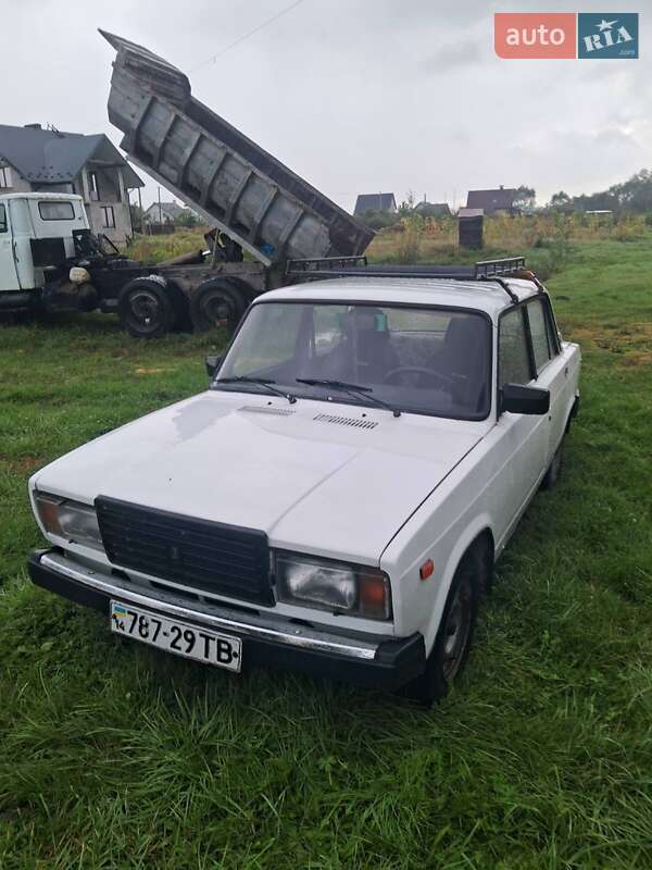 Седан ВАЗ / Lada 2107 1999 в Новояворовске