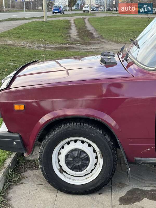 Седан ВАЗ / Lada 2107 2004 в Павлограде