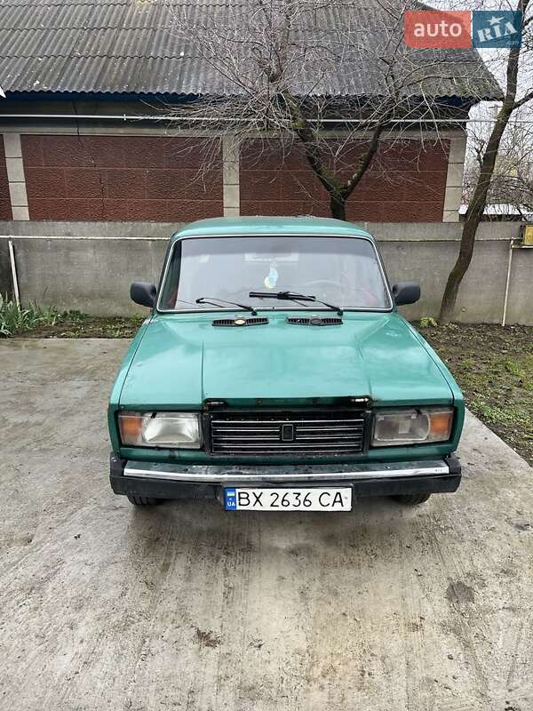 Седан ВАЗ / Lada 2107 2004 в Чернівцях