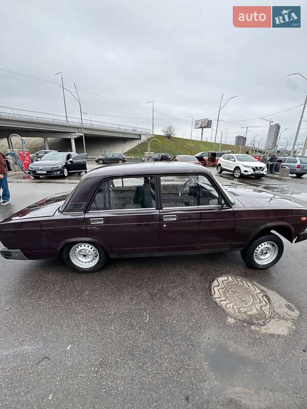 Седан ВАЗ / Lada 2107 2008 в Киеве