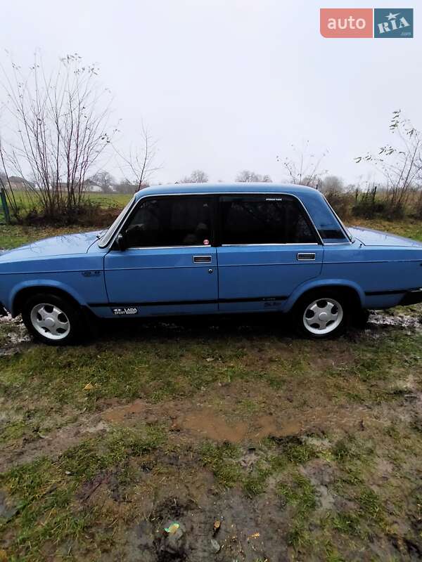 Седан ВАЗ / Lada 2107 1989 в Гайсине