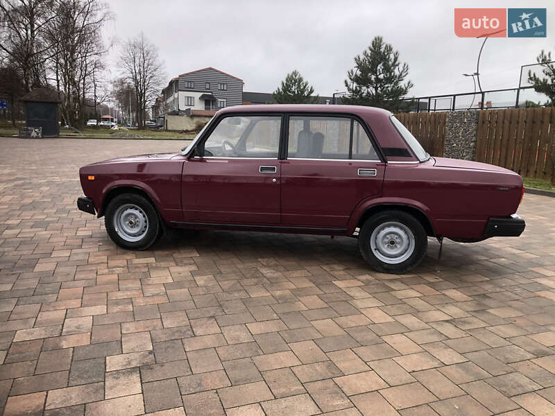Седан ВАЗ / Lada 2107 2003 в Ивано-Франковске