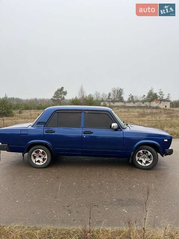 Седан ВАЗ / Lada 2107 2005 в Олевске