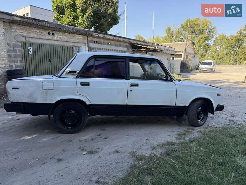 Седан ВАЗ / Lada 2107 1998 в Хотове