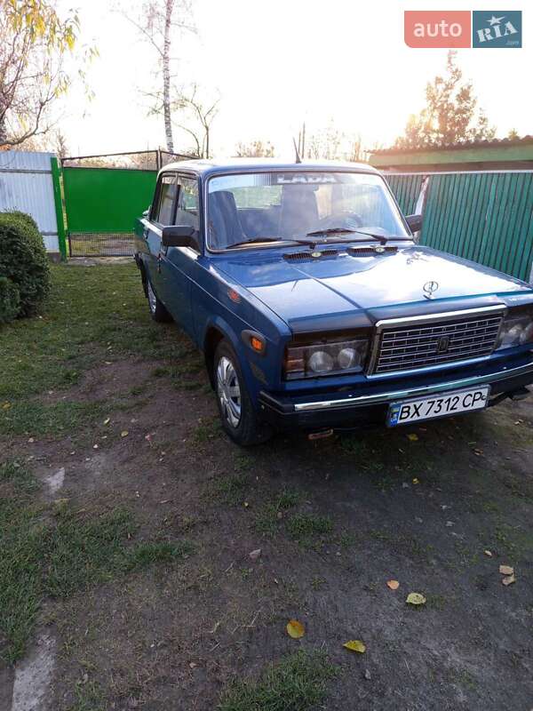 Седан ВАЗ / Lada 2107 2005 в Полонному