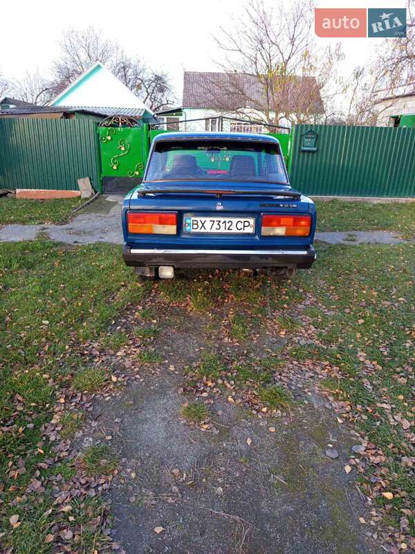 Седан ВАЗ / Lada 2107 2005 в Полонному