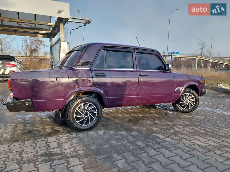 Седан ВАЗ / Lada 2107 2001 в Белой Церкви