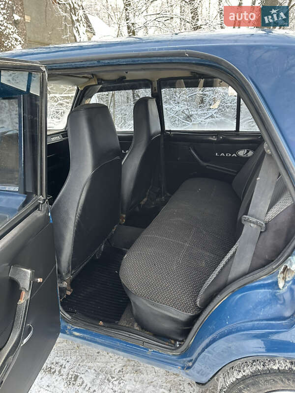 Седан ВАЗ / Lada 2107 2004 в Сторожинце