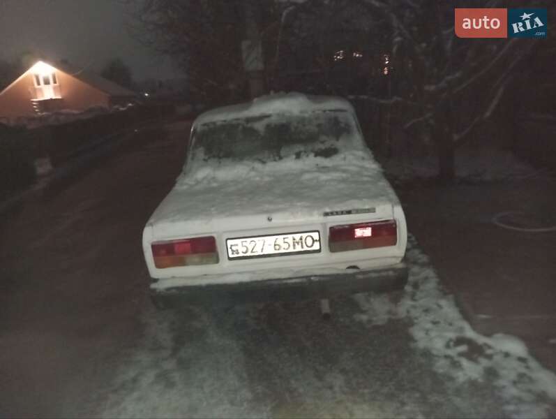 Седан ВАЗ / Lada 2107 1986 в Чернівцях