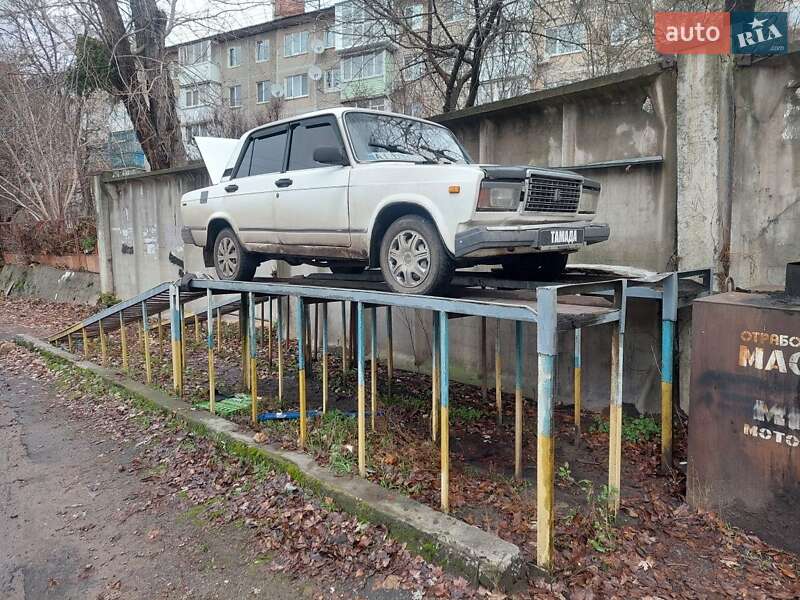 Седан ВАЗ / Lada 2107 1996 в Макарове