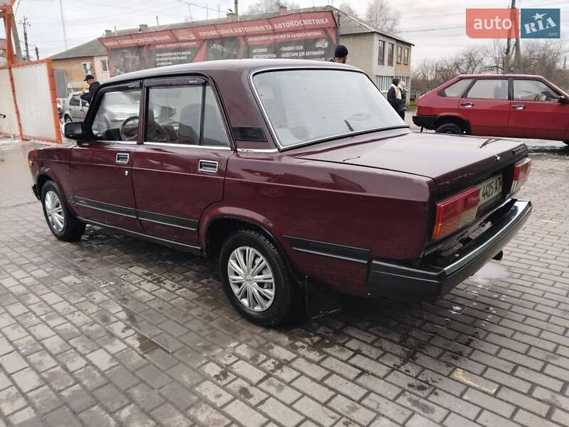 Седан ВАЗ / Lada 2107 2005 в Полонном