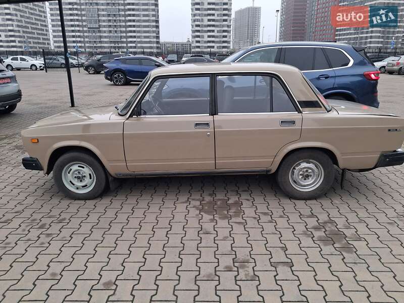 Седан ВАЗ / Lada 2107 1986 в Киеве
